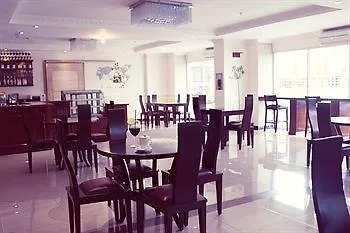 Clarkk Renaissance Hotel Angeles