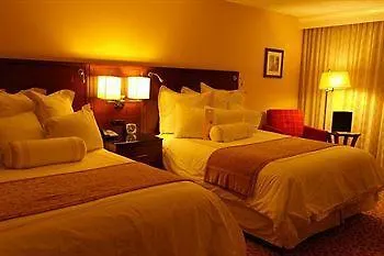 Clarkk Renaissance Hotel Angeles 3*,