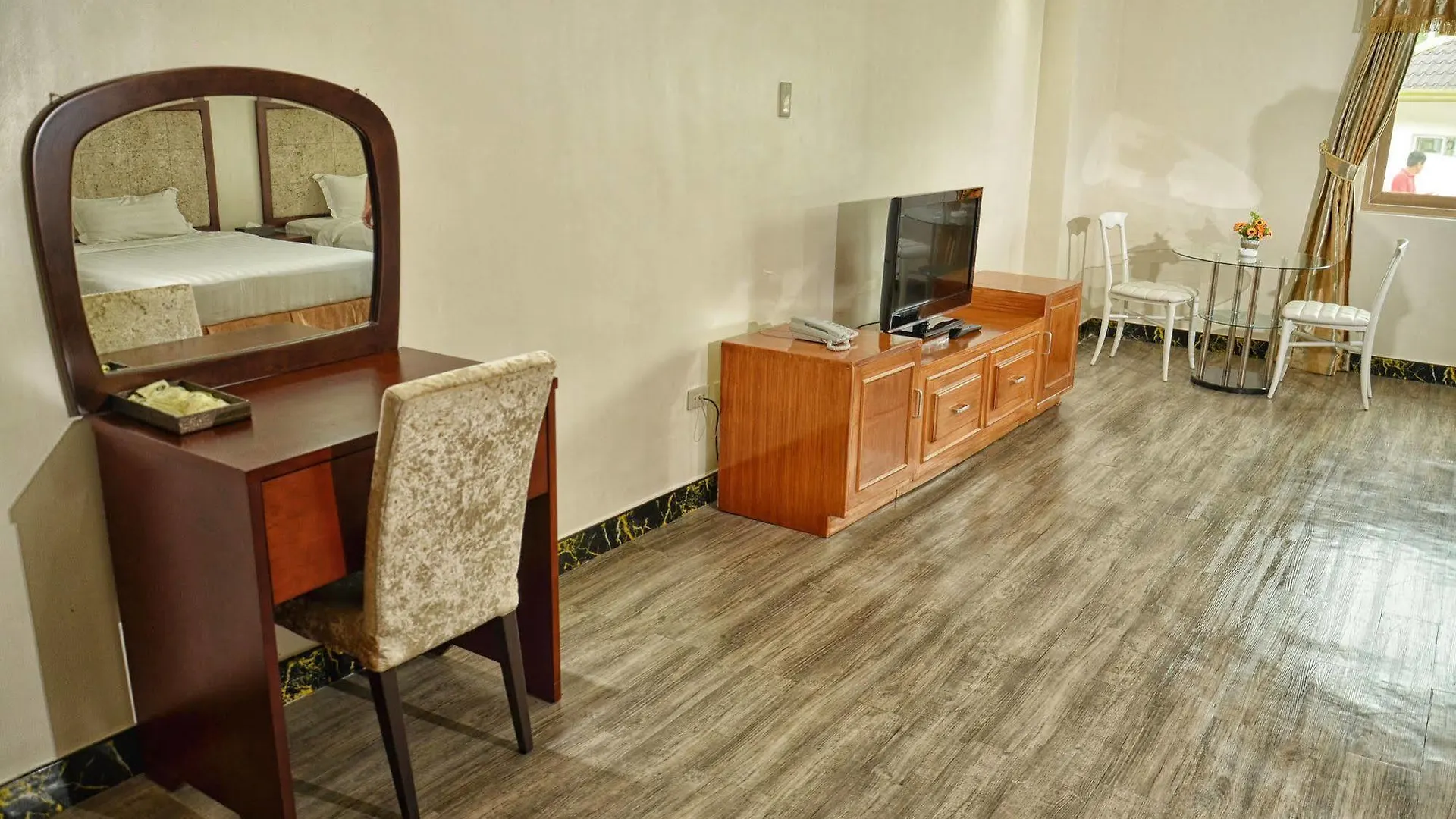 Clarkk Renaissance Hotel Angeles