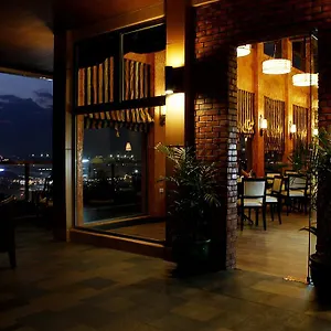 4* מלון Park Tower